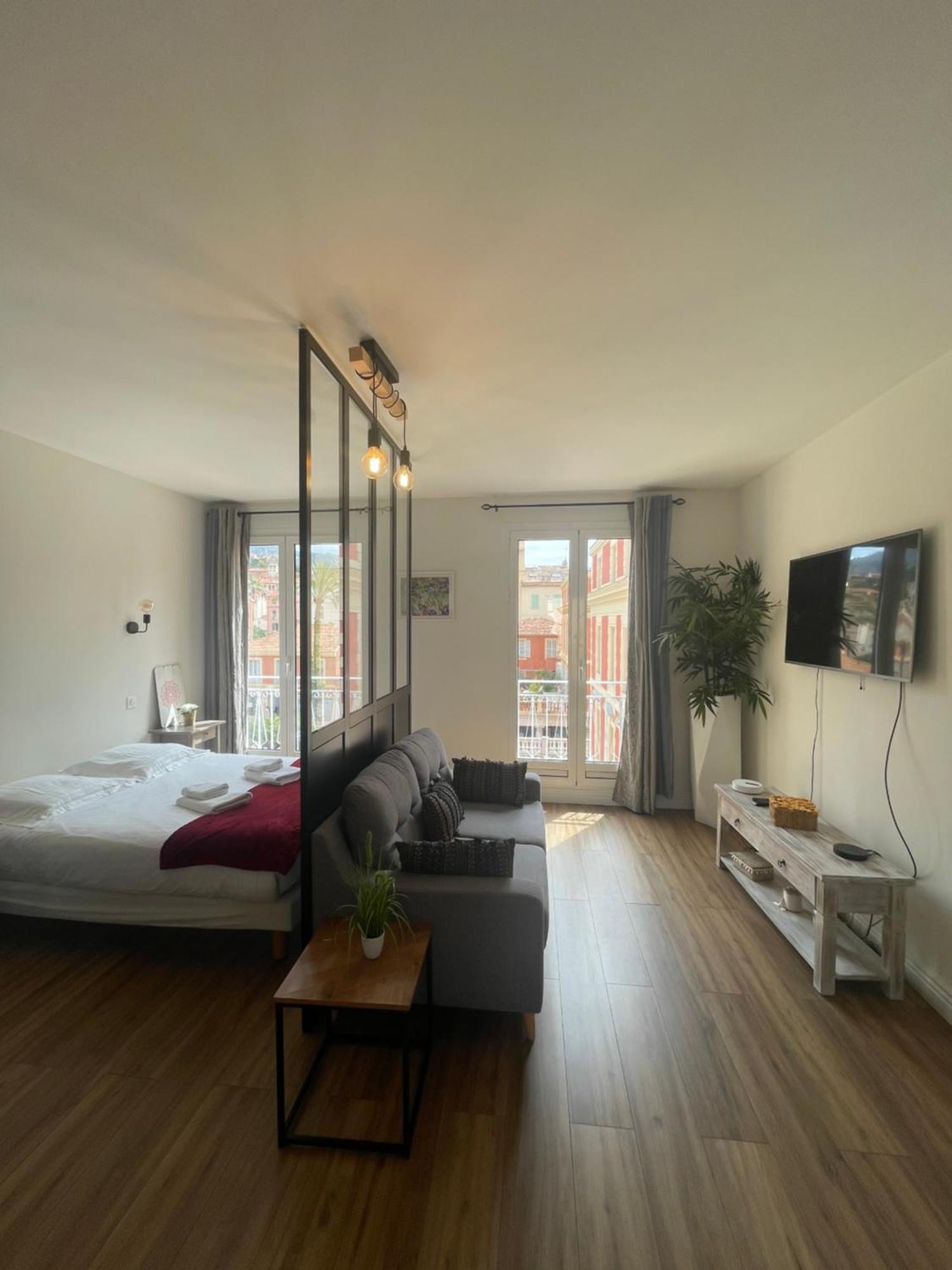 Le Verlaine, Studio En Centre Ville A Deux Minutes Des Plages ม็องตง ภายนอก รูปภาพ