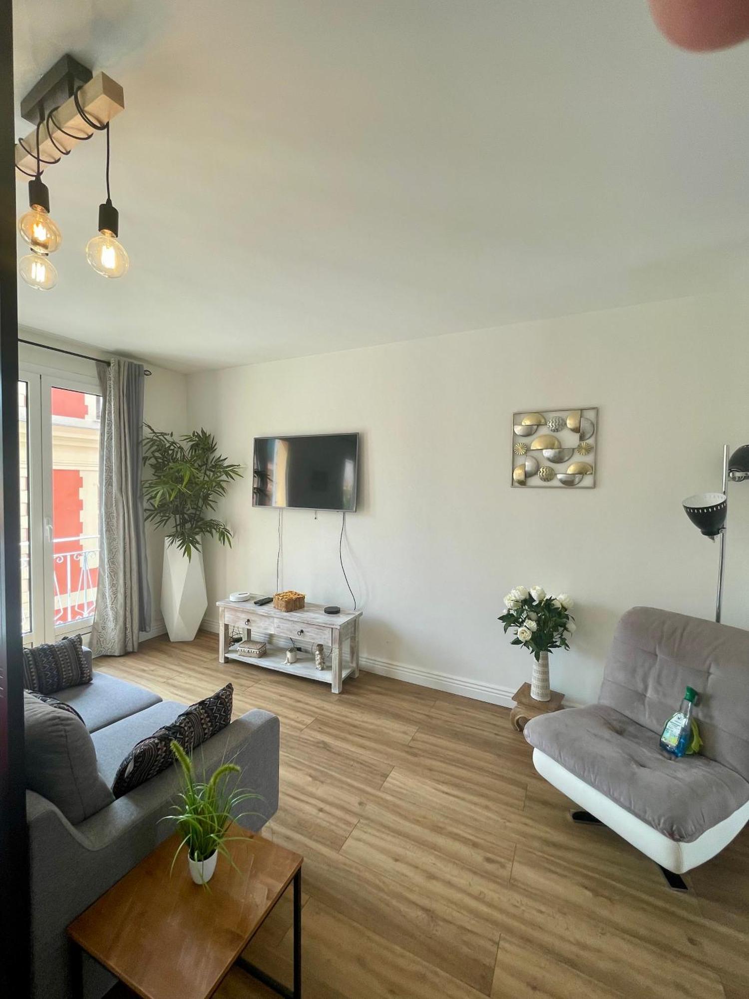 Le Verlaine, Studio En Centre Ville A Deux Minutes Des Plages ม็องตง ภายนอก รูปภาพ